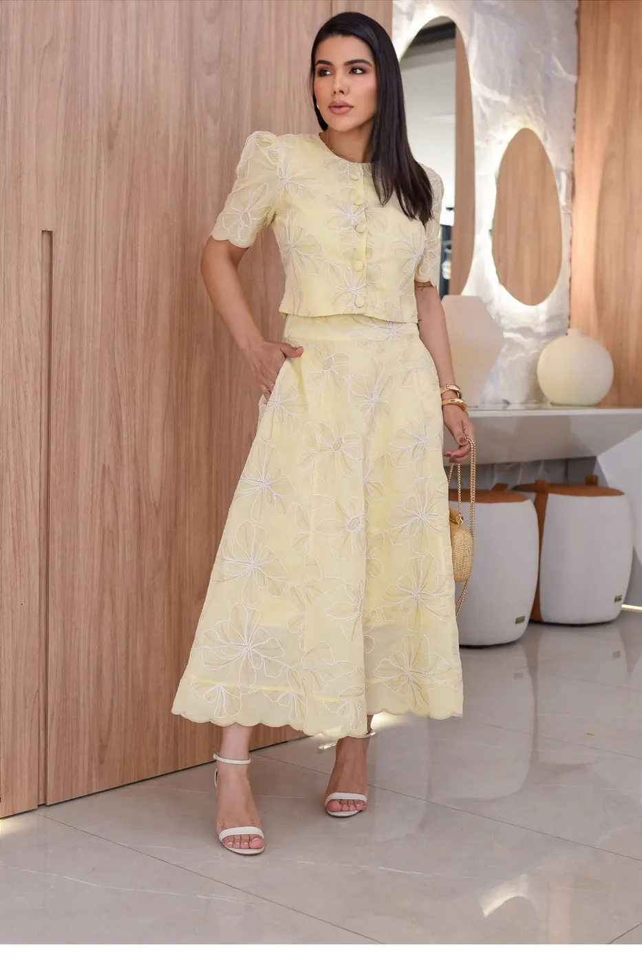 Conjunto bordado de saia midi e blusa Amarelo Manteiga
