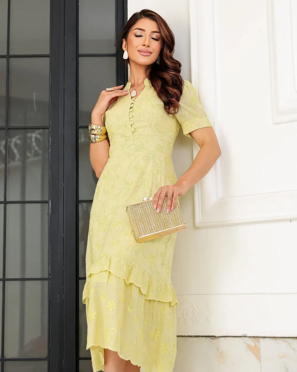 Vestido Bordado com Botões Funcional Amarelo Midi