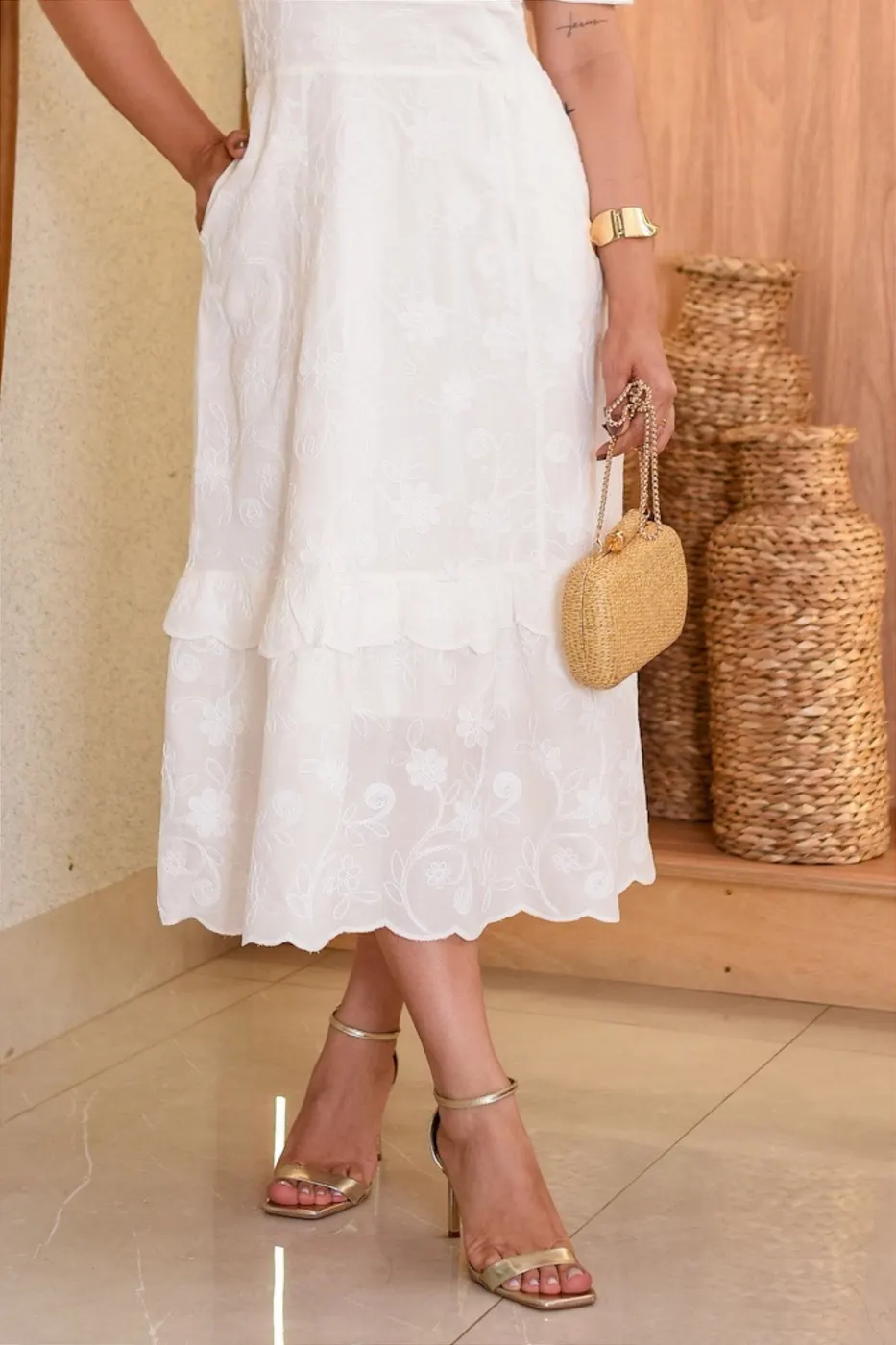 Vestido Bordado com Botões Funcional Branco off Midi