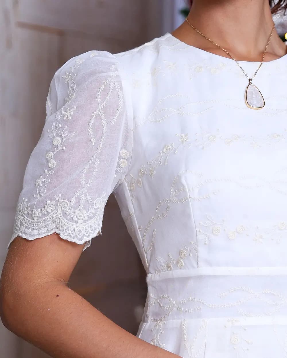 Vestido bordado e saia de Pregas Branco OFF midi