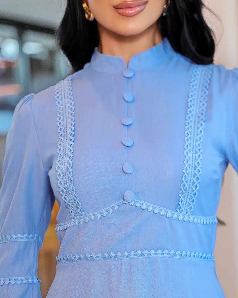 Vestido com duas camadas na saia, botões fake Azul Sereno
