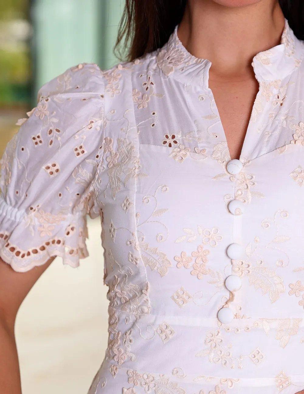 Vestido luxo laise Bicolor 3D gola padre Branco OFF