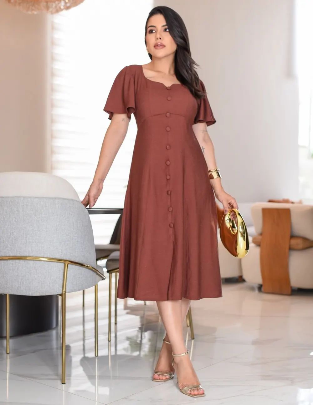 Vestido manga flare e fenda frontal Marrom Chocolate