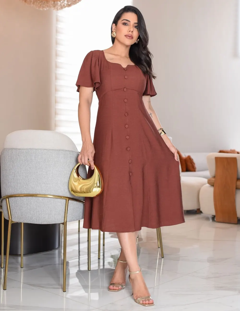 Vestido manga flare e fenda frontal Marrom Chocolate