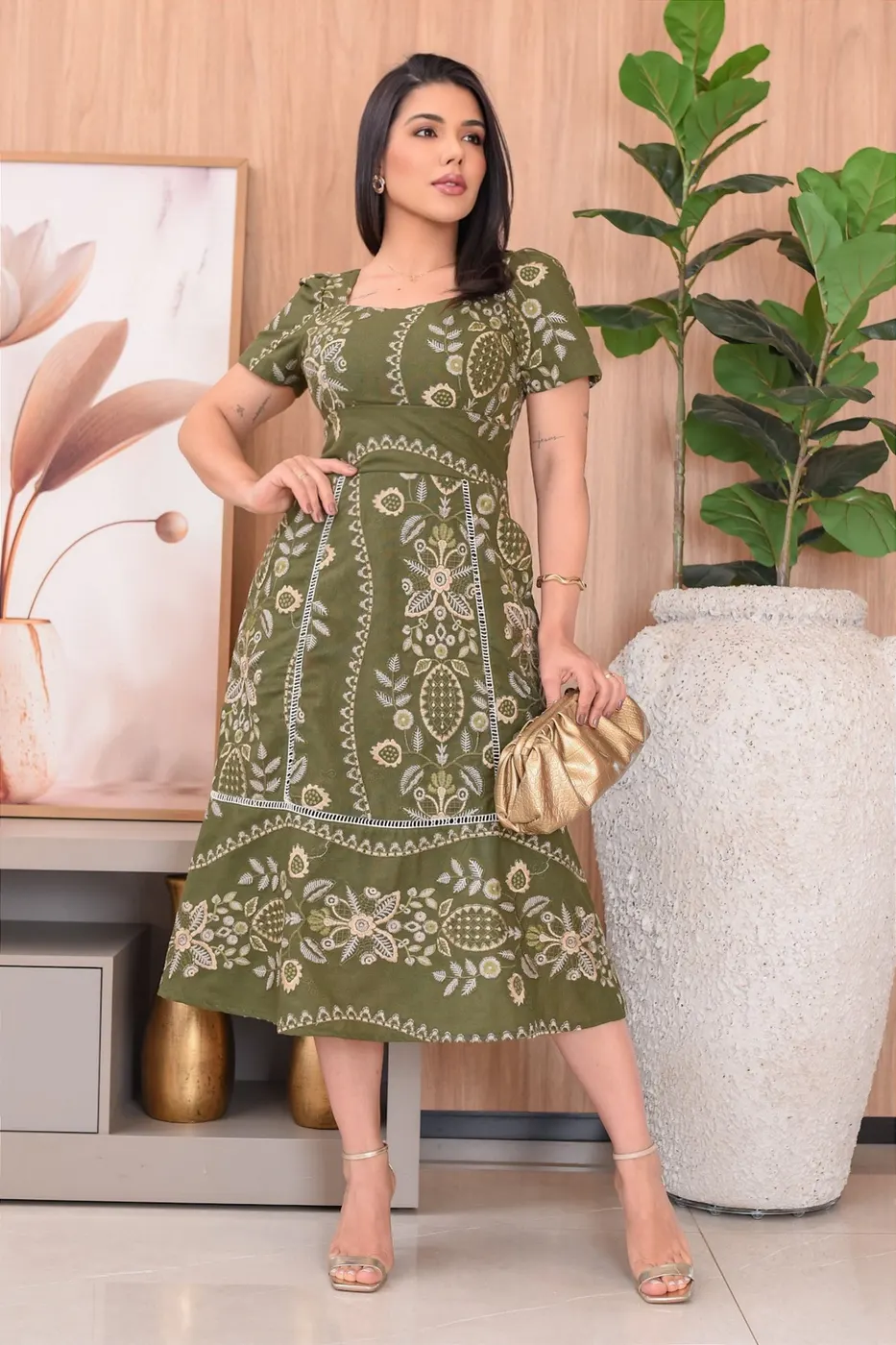 Vestido Midi bordado Floral Verde Folha