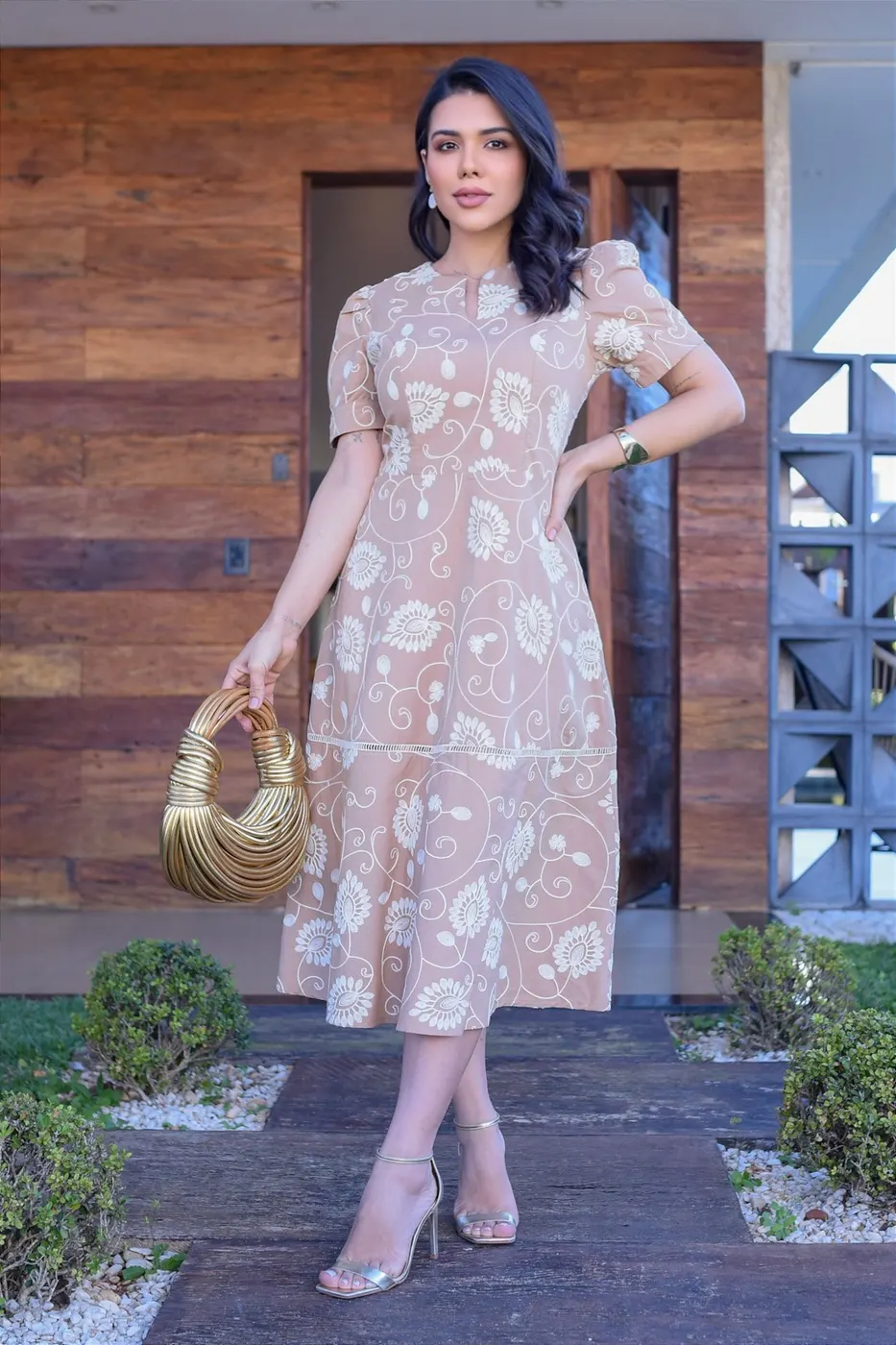 Vestido Midi bordado Indiano Bege