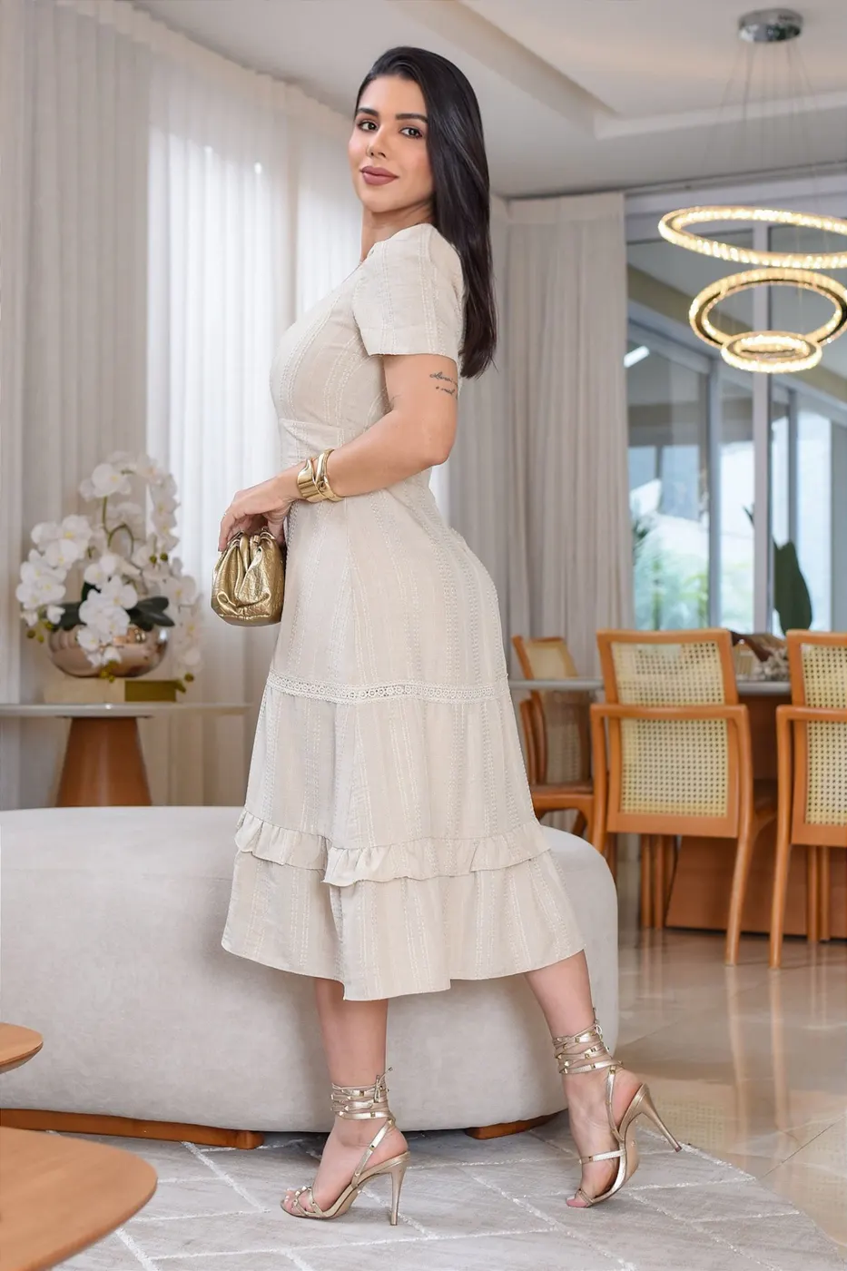 Vestido Midi decote quadrado e duplo babado Bege