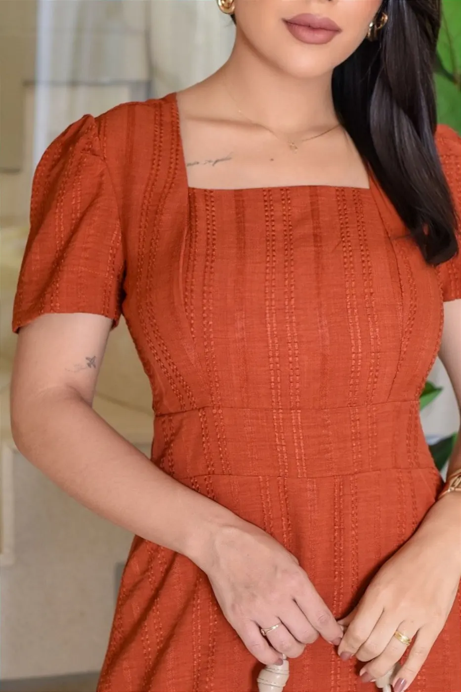 Vestido Midi decote quadrado e duplo babado Telha