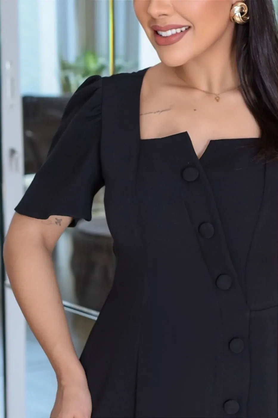 Vestido Midi em corte Alfaiataria e manga flare Preto