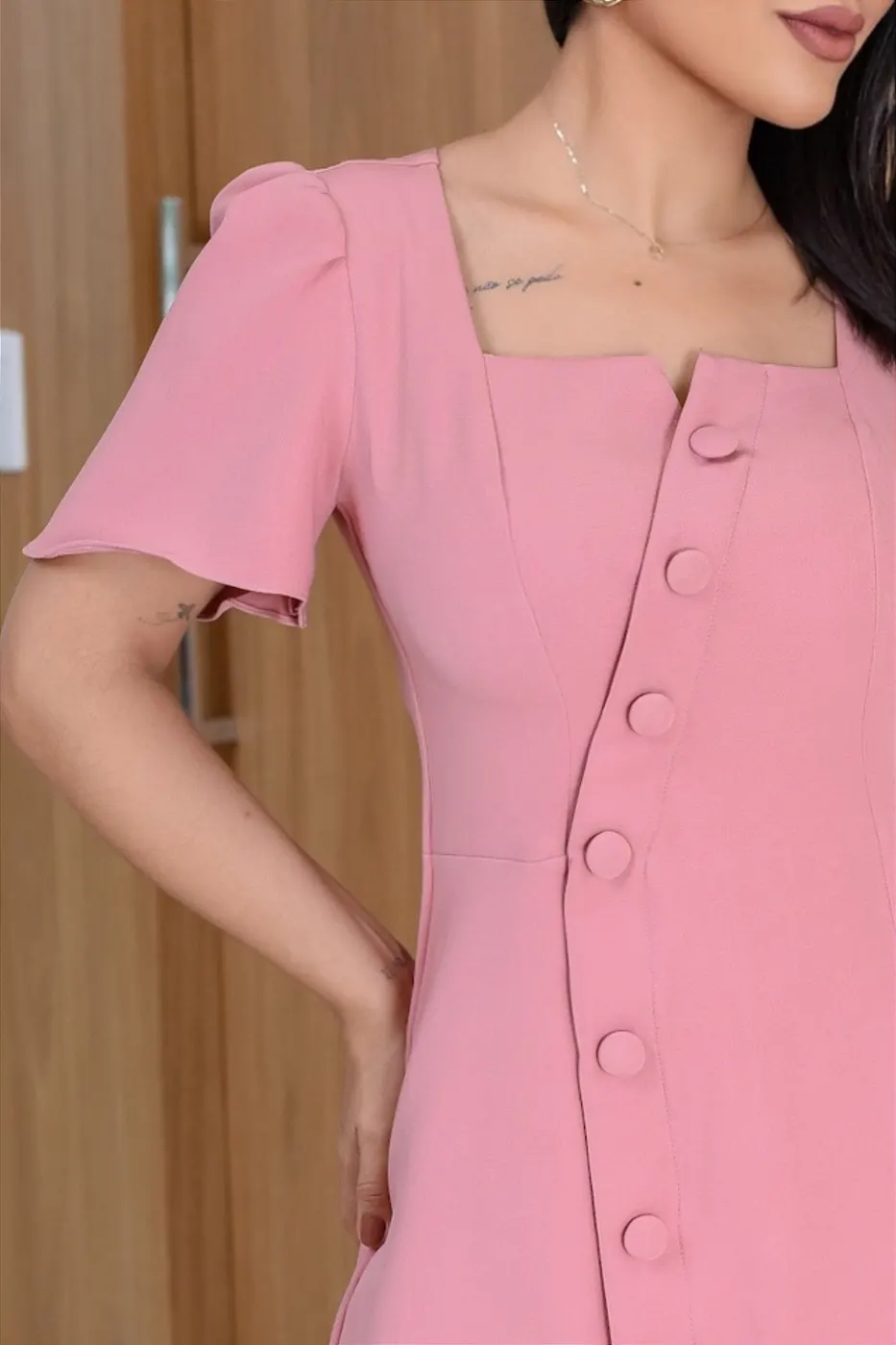 Vestido Midi em corte Alfaiataria e manga flare Rose