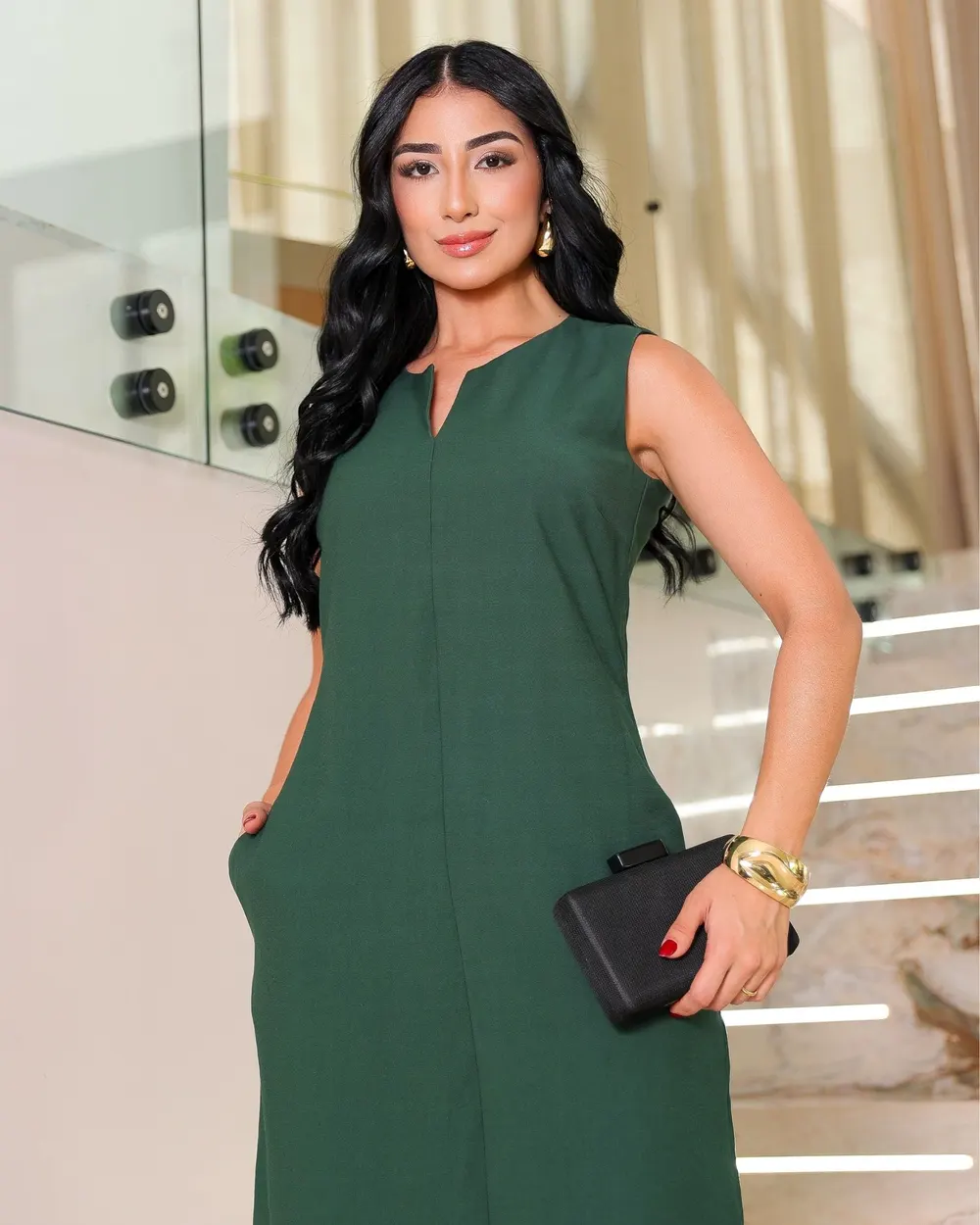 Vestido regata com bolso embutido midi Verde Broto